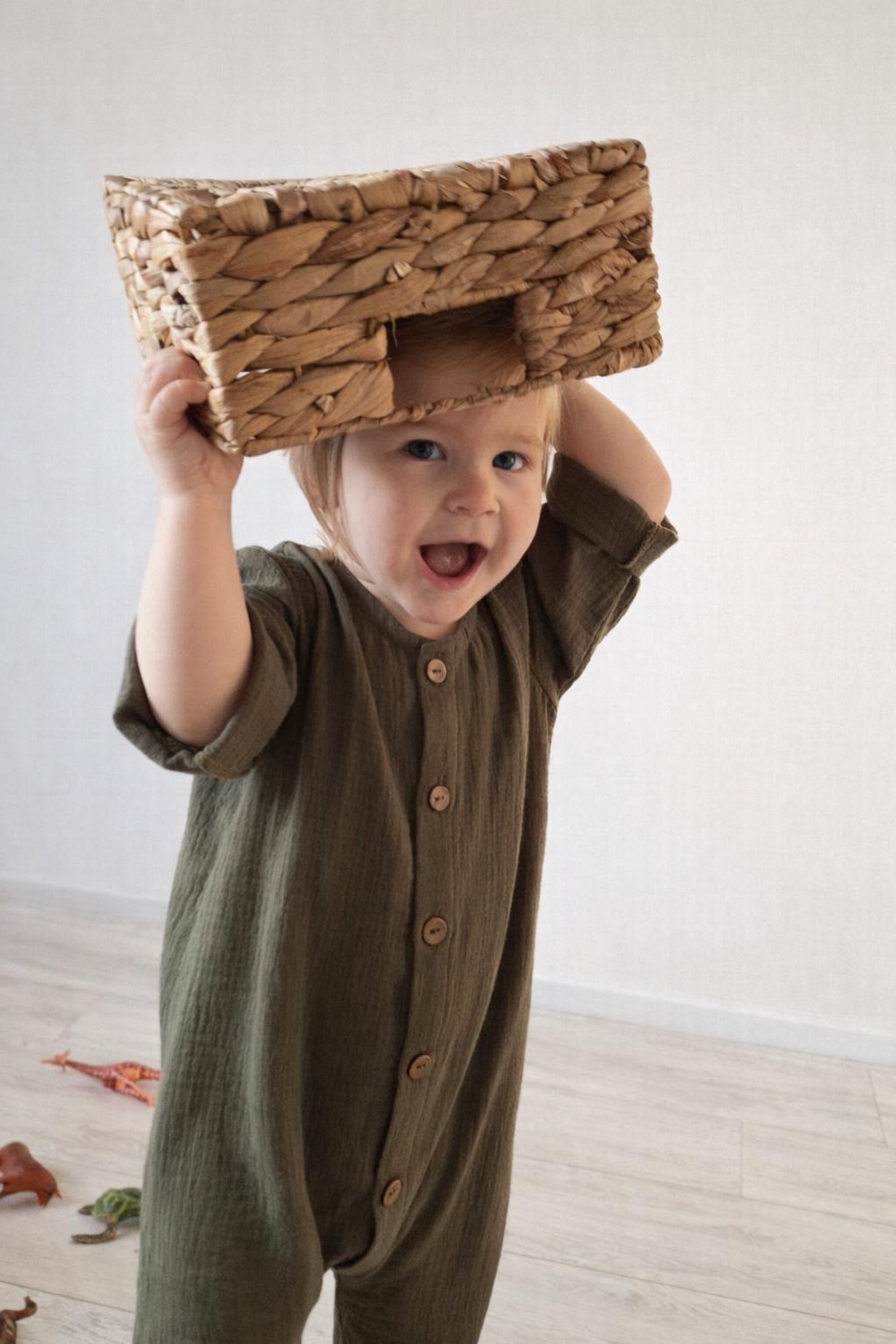 Wovara® Handgefertigter Baby-Jumpsuit aus Bio-Musselin – Minimalistischer Strampler