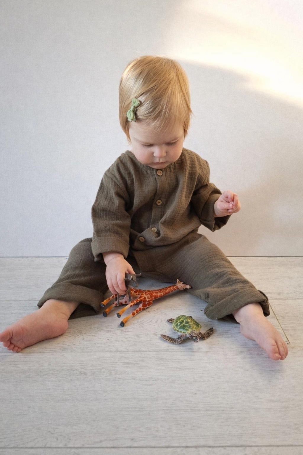 Wovara® Handgefertigter Baby-Jumpsuit aus Bio-Musselin – Minimalistischer Strampler