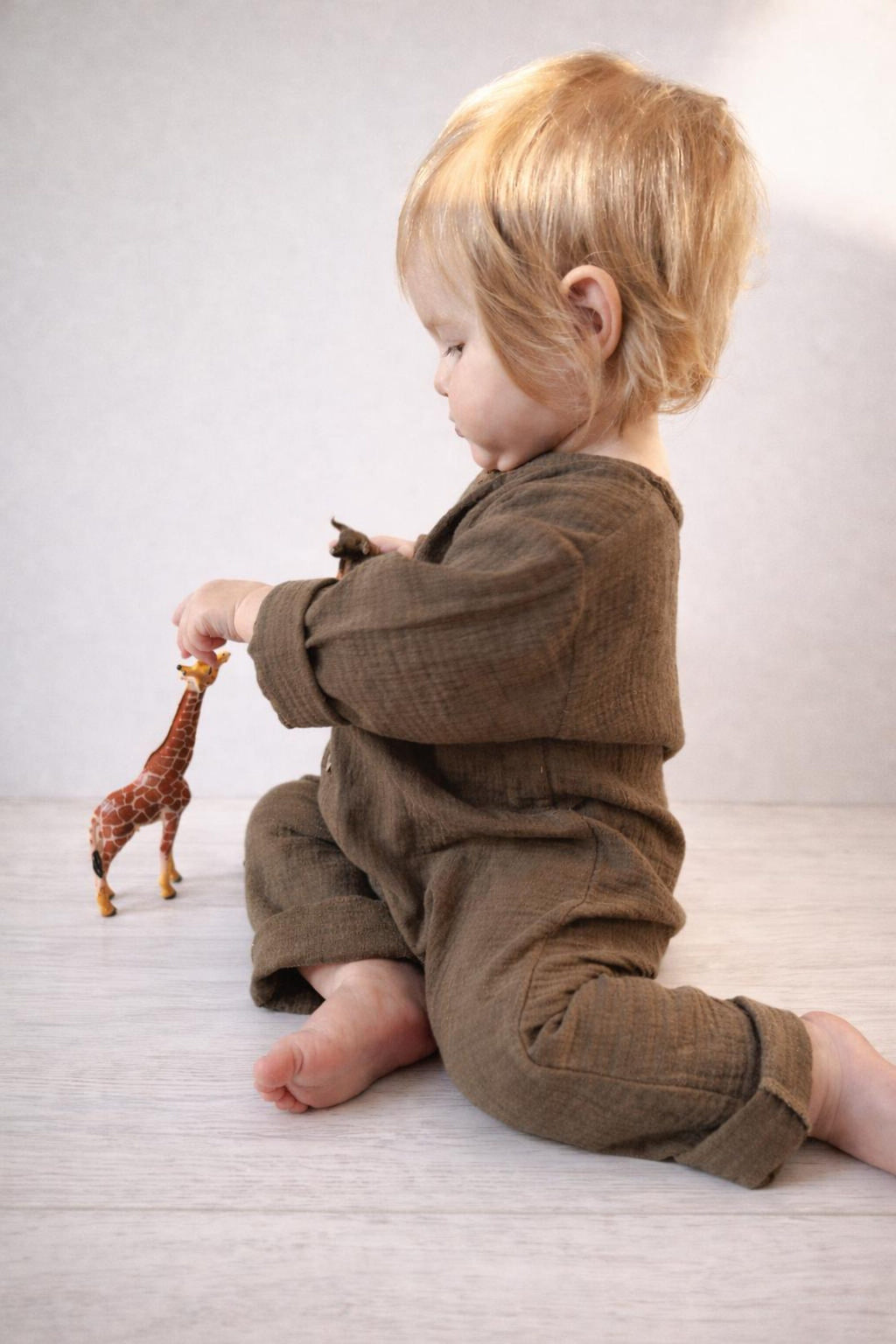 Wovara® Handgefertigter Baby-Jumpsuit aus Bio-Musselin – Minimalistischer Strampler